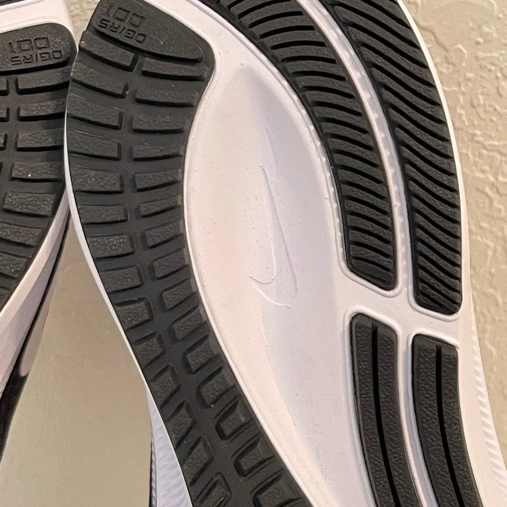 NWOT Nike Air Zoom Pegasus 37, Black Size 8 - Picture 9 of 12